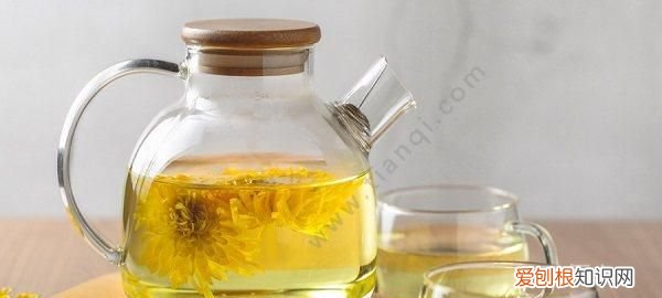 菊花水发绿能喝吗,苦丁茶泡好并久置后茶水呈墨绿色是正常的