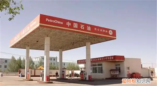 加油站怎么才让桶加油，加油站不给油桶加油 备用油桶怎么加入