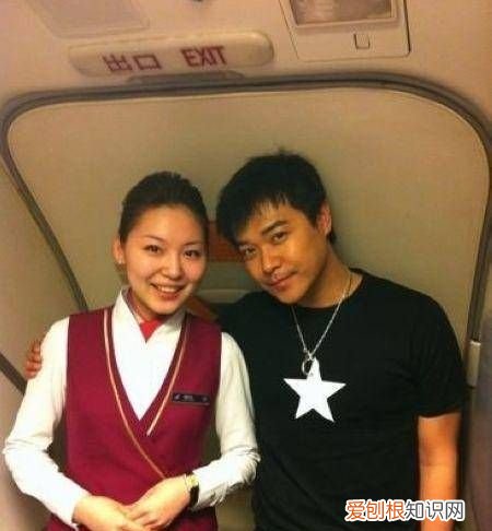 明星坐飞机助理坐哪