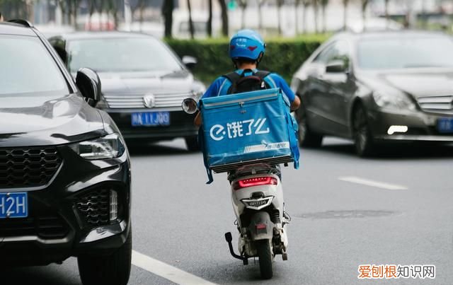 智能头盔让外卖小哥更安全,10万骑手用上智能头盔功能太酷炫