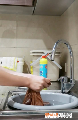 红墨水怎么洗掉，衣服上弄上红墨水怎么去除