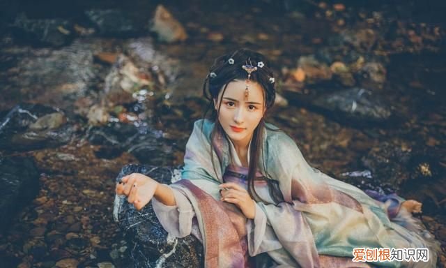 小说:谢家是个土财主三代单传,四十岁生了这个儿子宠的无法无天