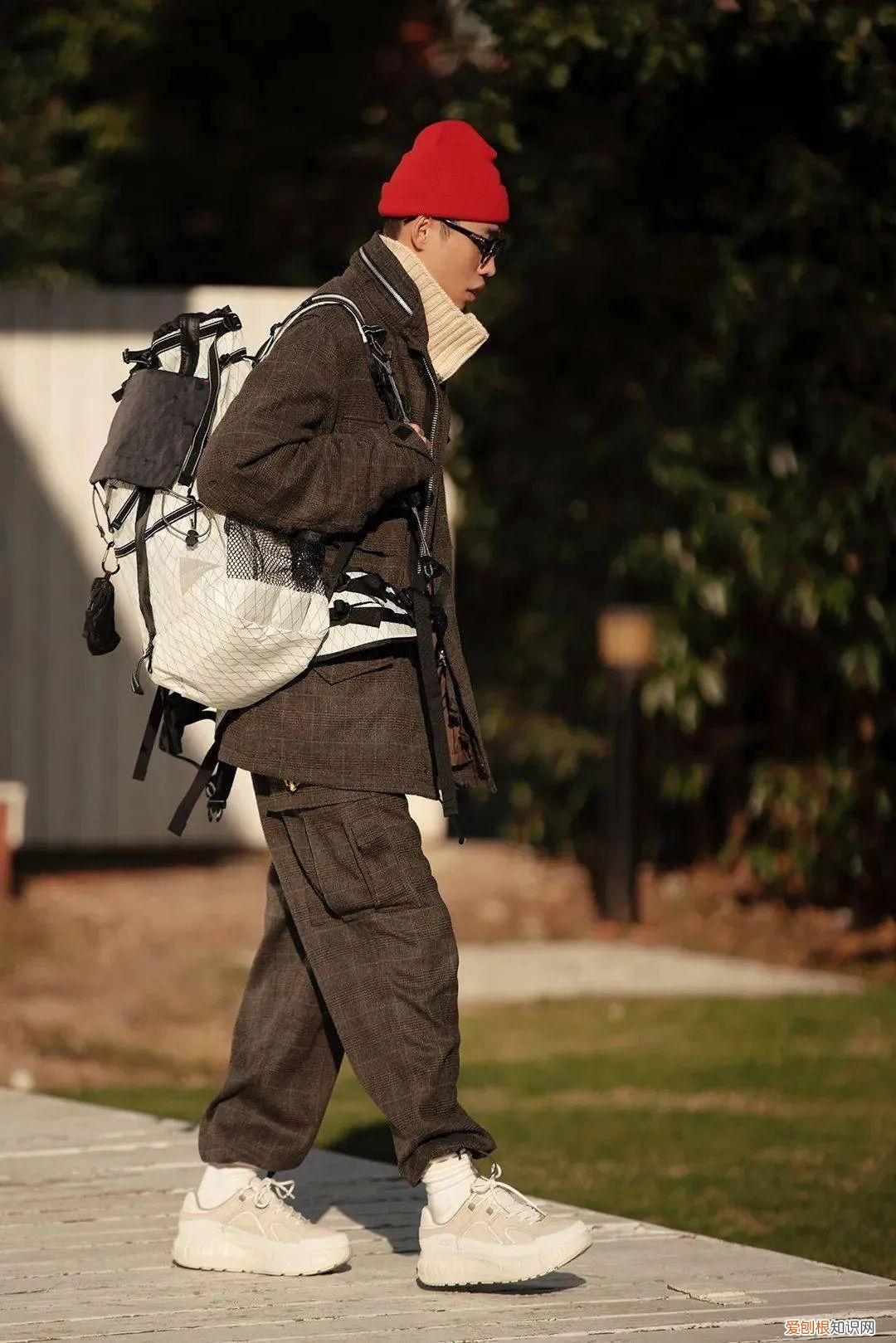 弹簧鞋巴黎世家