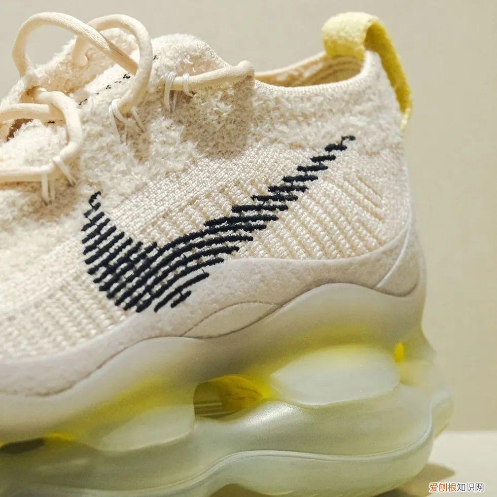 弹簧鞋巴黎世家