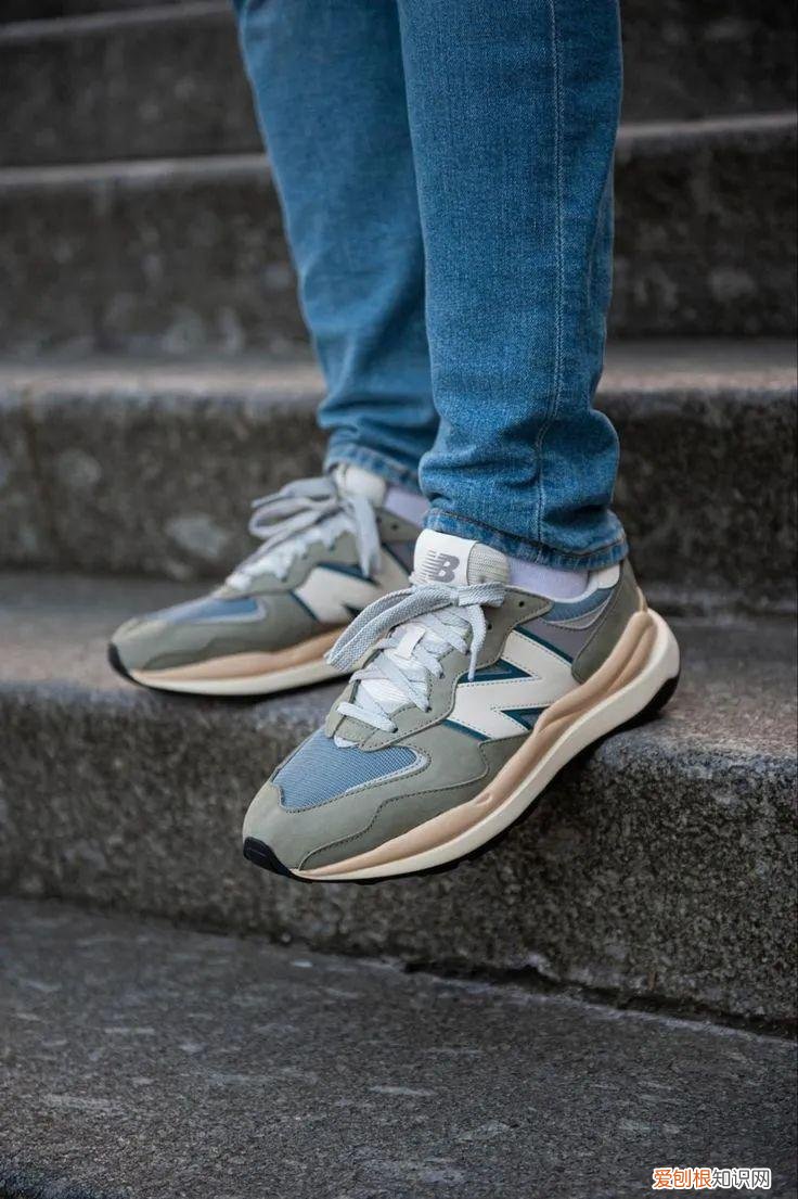 弹簧鞋巴黎世家