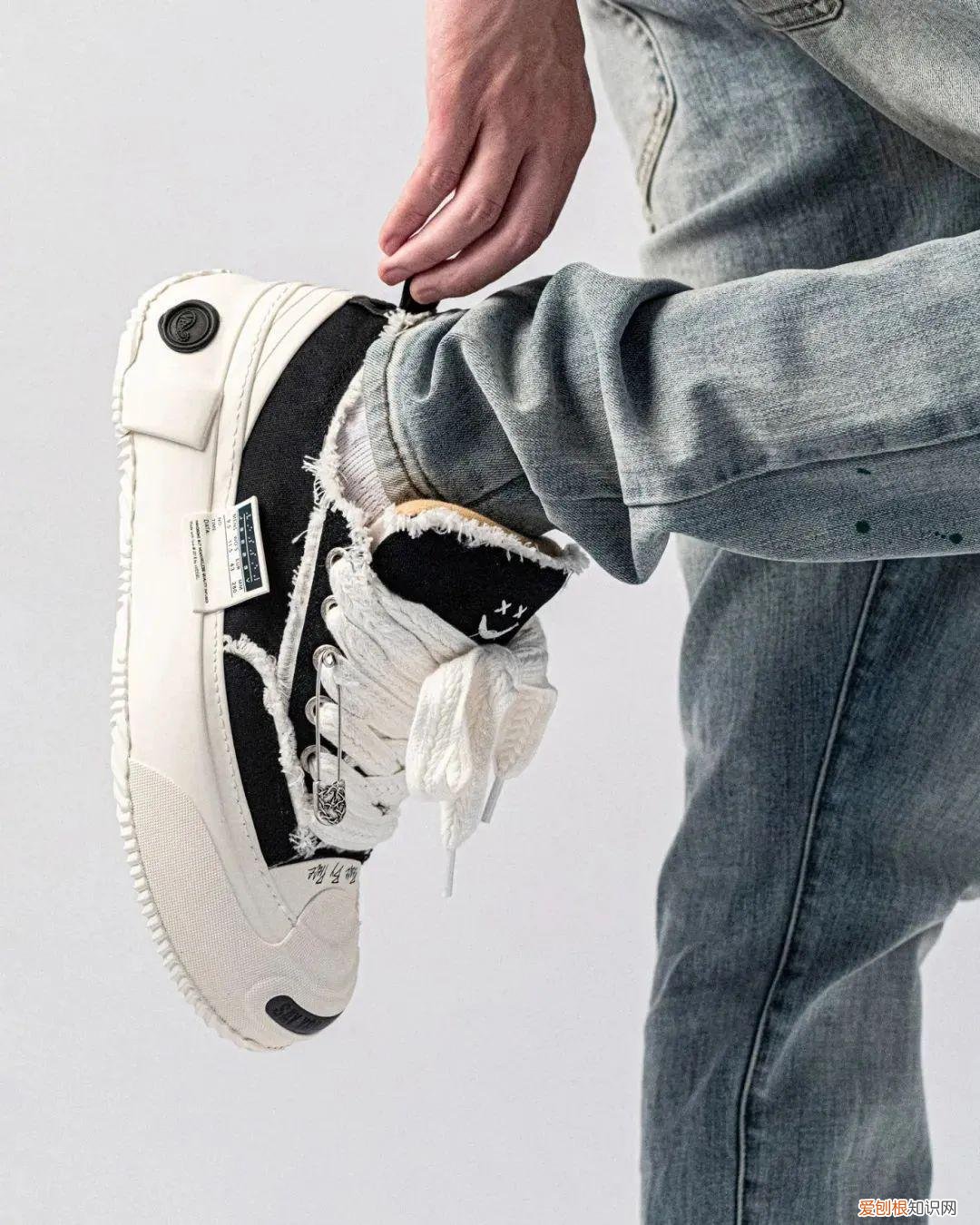 弹簧鞋巴黎世家