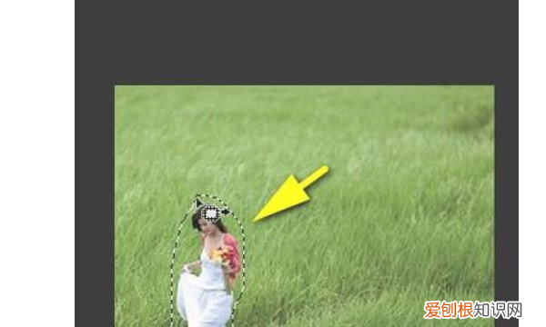 PS可以怎样把多余的人P掉，照片怎么把人p掉且背景不乱