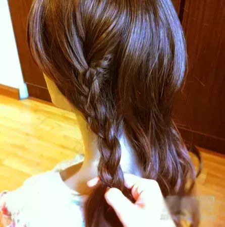 四股麻花辫怎么编