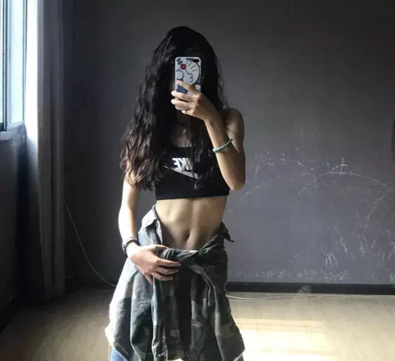女生的腹肌有多好看马甲线