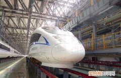 高铁减速玻璃什么原理，高铁车上看外面为什么不快