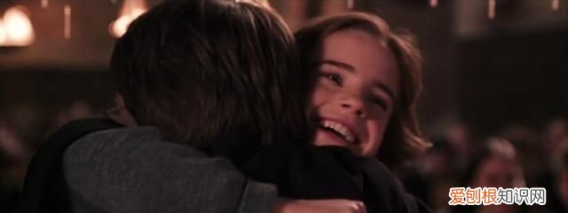 哈利波特赫敏为什么会喜欢罗恩