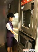 火车餐车有充电的地方吗，特快列车餐车有没有充电的地方