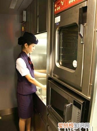 火车餐车有充电的地方吗,特快列车餐车有没有充电的地方