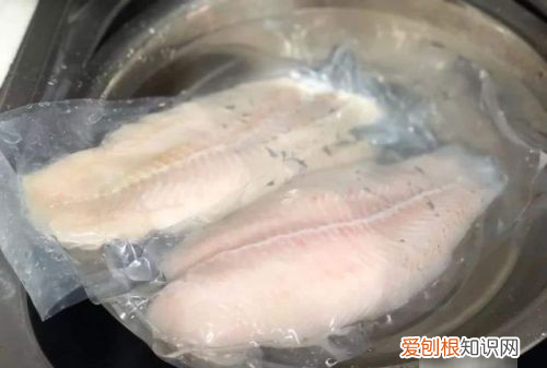 如何快速将冻鱼解冻，冻鱼怎么解冻快还新鲜