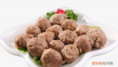 牛肉馅怎么做，家庭牛肉丸子的做法