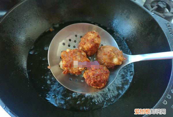 牛肉馅怎么做,家庭牛肉丸子的做法