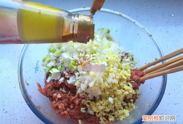 牛肉馅怎么做,家庭牛肉丸子的做法