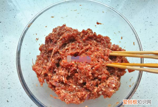 牛肉馅怎么做,家庭牛肉丸子的做法