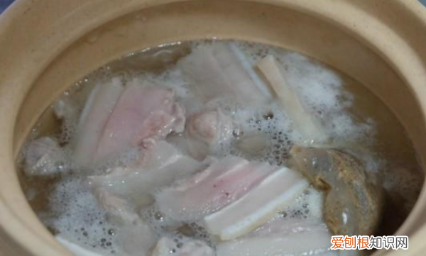 东北炖酸菜的做法，东北酸菜的做法最正宗的做法视频套塑料袋