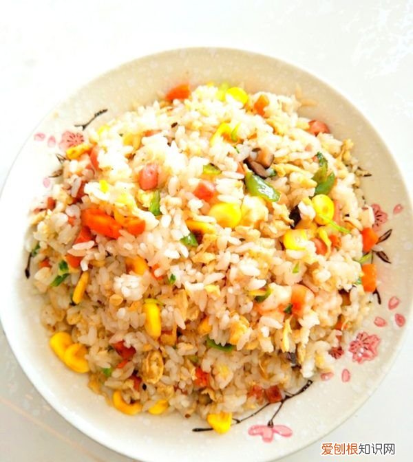 蒸熟的米饭怎么炒好吃，刚蒸的米饭如何快速做炒米饭