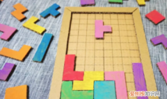 如何用废旧纸箱给宝宝做玩具，用一个纸箱子做的简单玩具视频