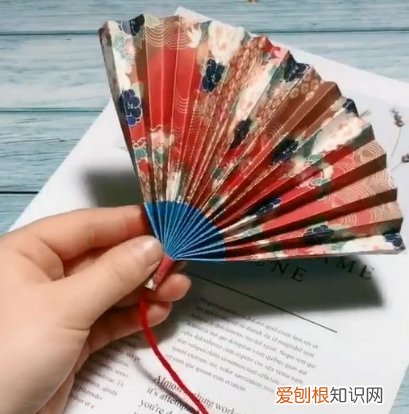 如何制作纸扇子，如何用纸折扇子可以扇风的