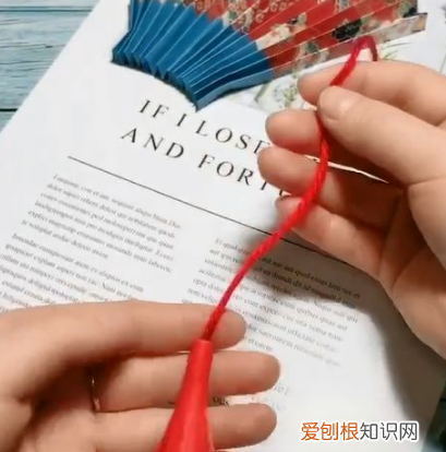 如何制作纸扇子，如何用纸折扇子可以扇风的