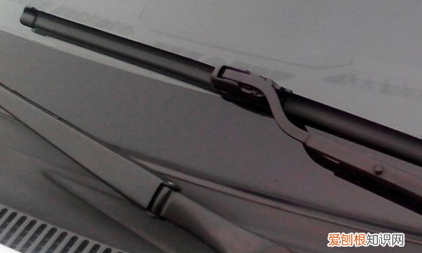 汽车雨刷怎么停到中间,怎么把雨刮器停在中间视频