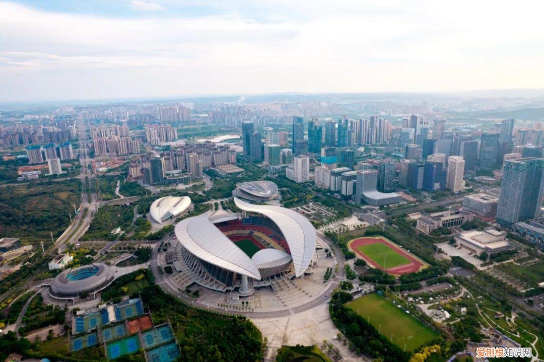 广西体育中心能容纳多少人