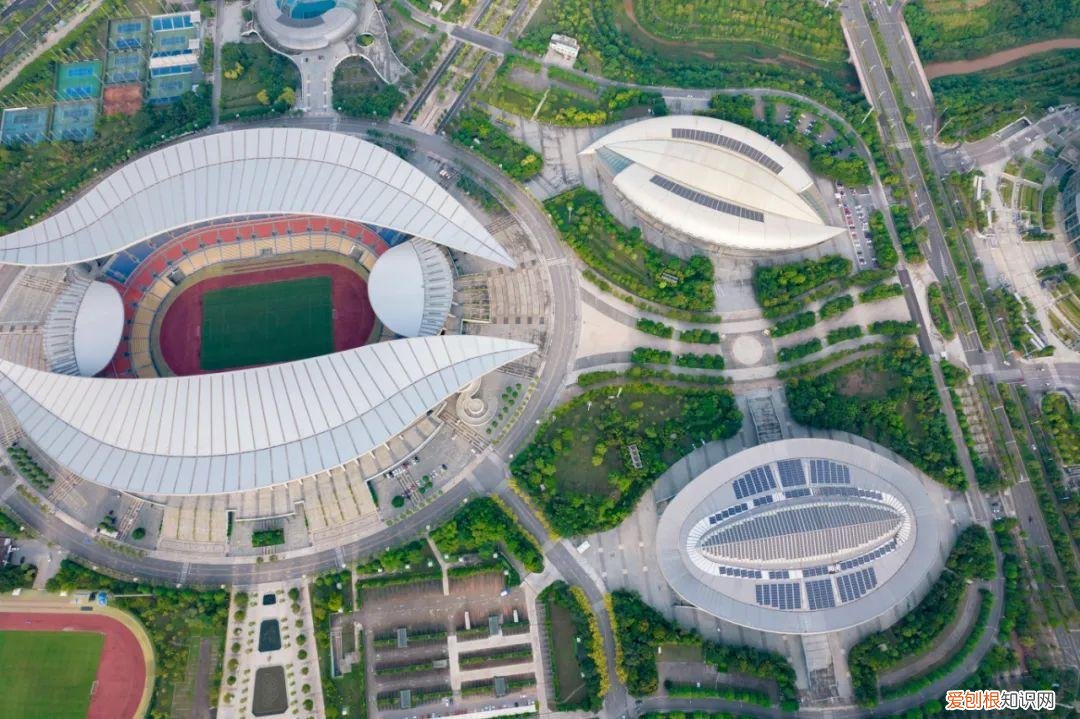 广西体育中心能容纳多少人