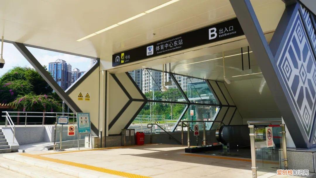 广西体育中心能容纳多少人