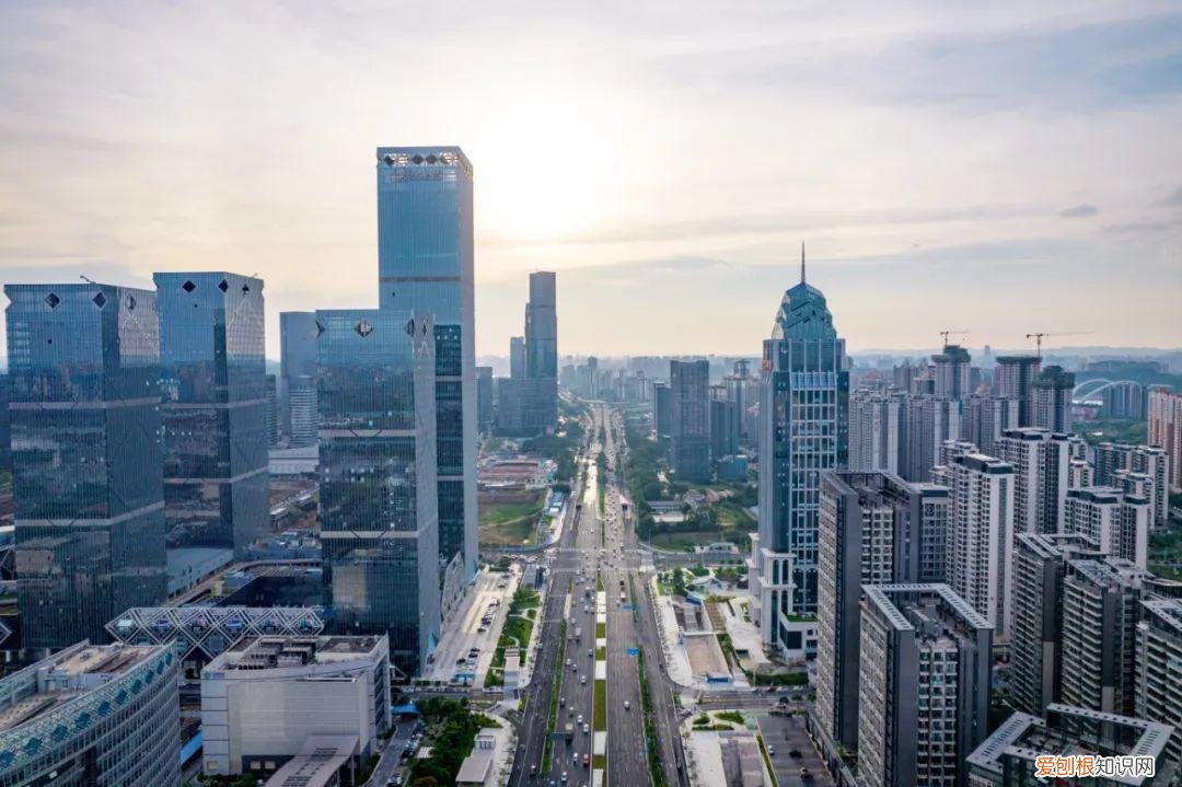 广西体育中心能容纳多少人