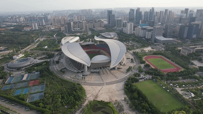 广西体育中心能容纳多少人