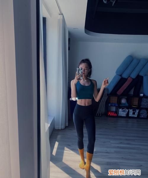 马甲线是什么，马甲线上面那两条线叫什么