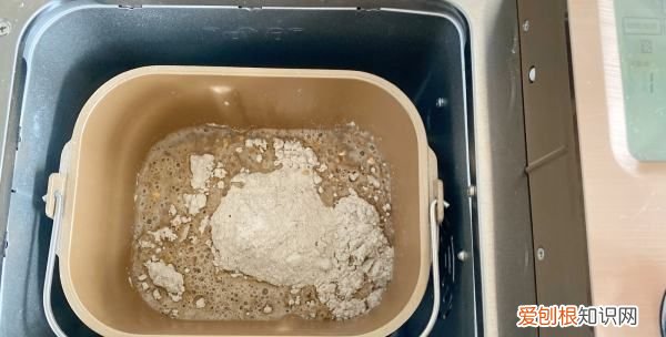 纯黑麦面包的做法，黑麦面包怎么做松软