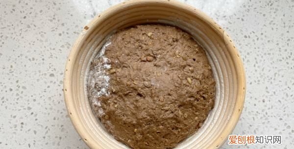 纯黑麦面包的做法，黑麦面包怎么做松软