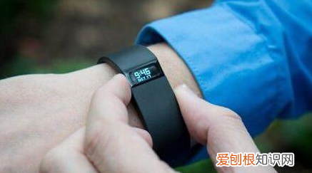 杂牌手环如何连接手机，手环怎么连接手机视频教程