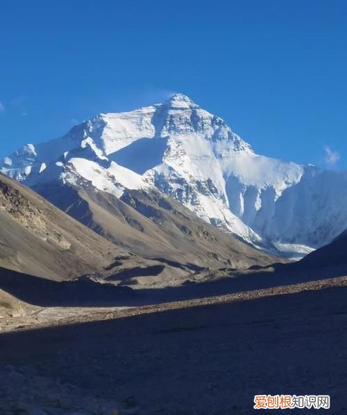 珠穆朗玛峰在哪个国家，珠穆朗玛峰一共多少公尺