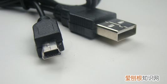 usb4根线怎么接成2根，数据四根线和充电器两根线怎么接