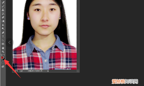 PS白底照片如何改蓝底，ps将证件照白色背景换为蓝色后修边