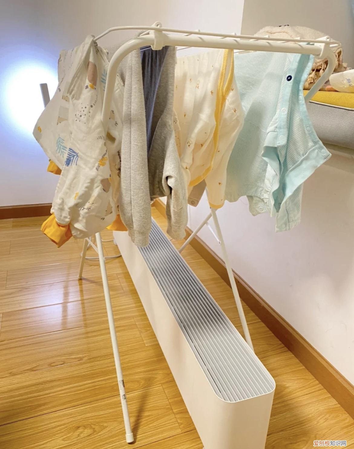 欧式快热炉和踢脚线取暖器对比