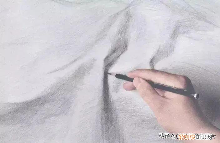 素描衬布的画法