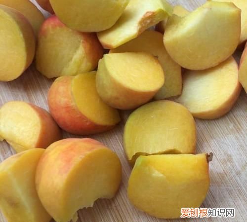 蟠桃需要剥皮吗,毛蟠桃和油蟠桃哪个口感最好