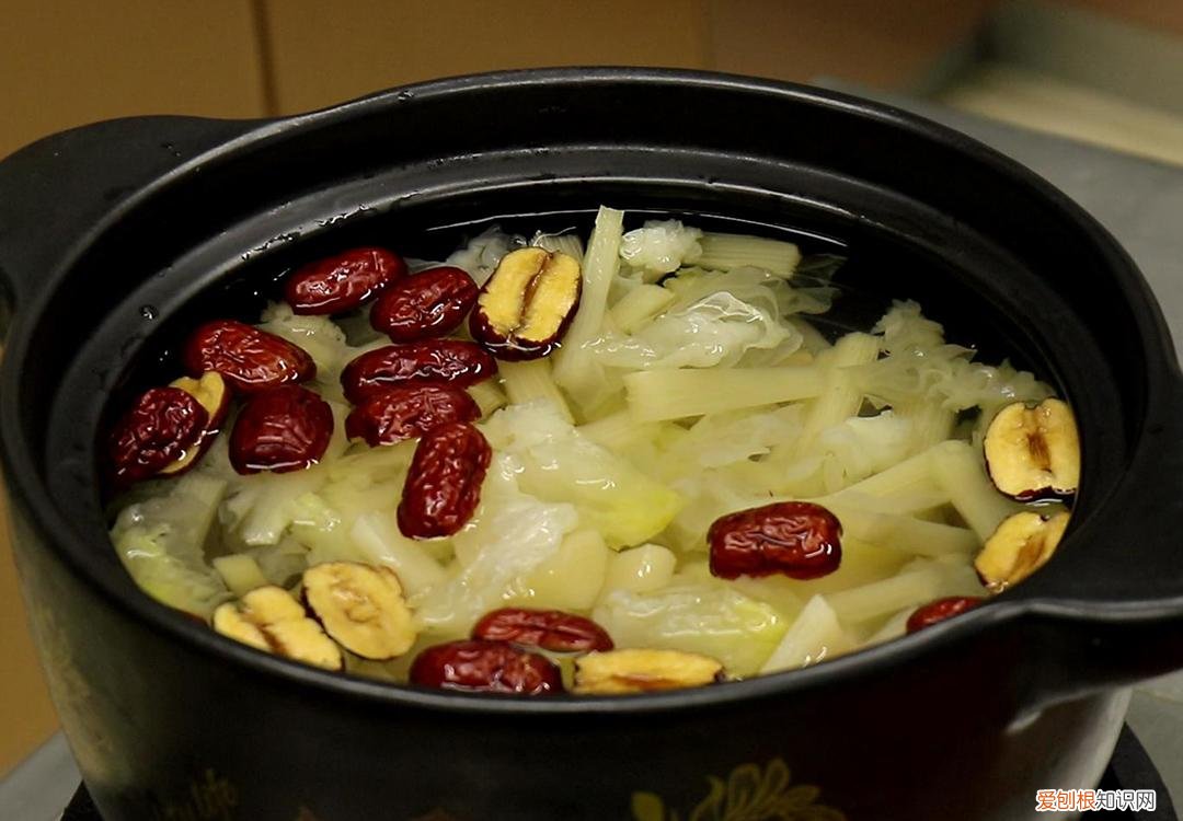 百合银耳莲子汤的功效与作用