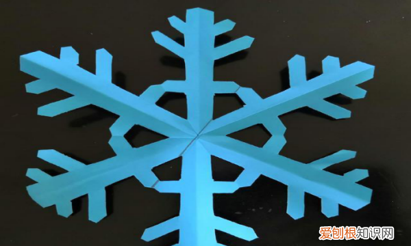 剪纸雪花步骤图片，手工雪花是怎么剪的