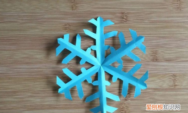 剪纸雪花步骤图片，手工雪花是怎么剪的