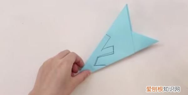 剪纸雪花步骤图片，手工雪花是怎么剪的