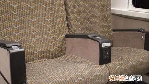 超全火车上的这些地方都能充电