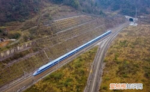 超全火车上的这些地方都能充电