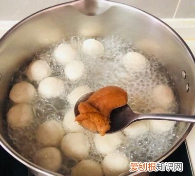 荠菜鱼丸怎么烧汤好吃 荠菜鱼丸汤的做法大全